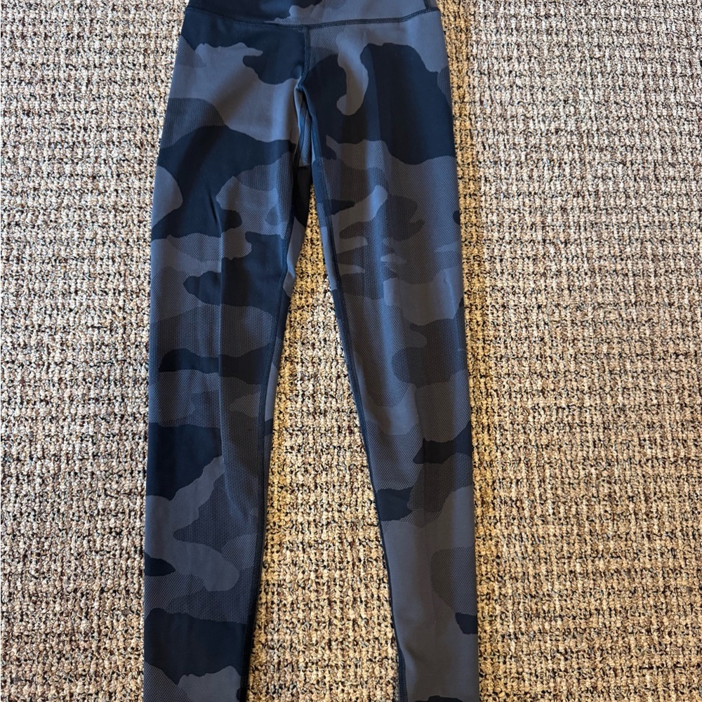 Aerie Camouflage Leggings in Black and Gray